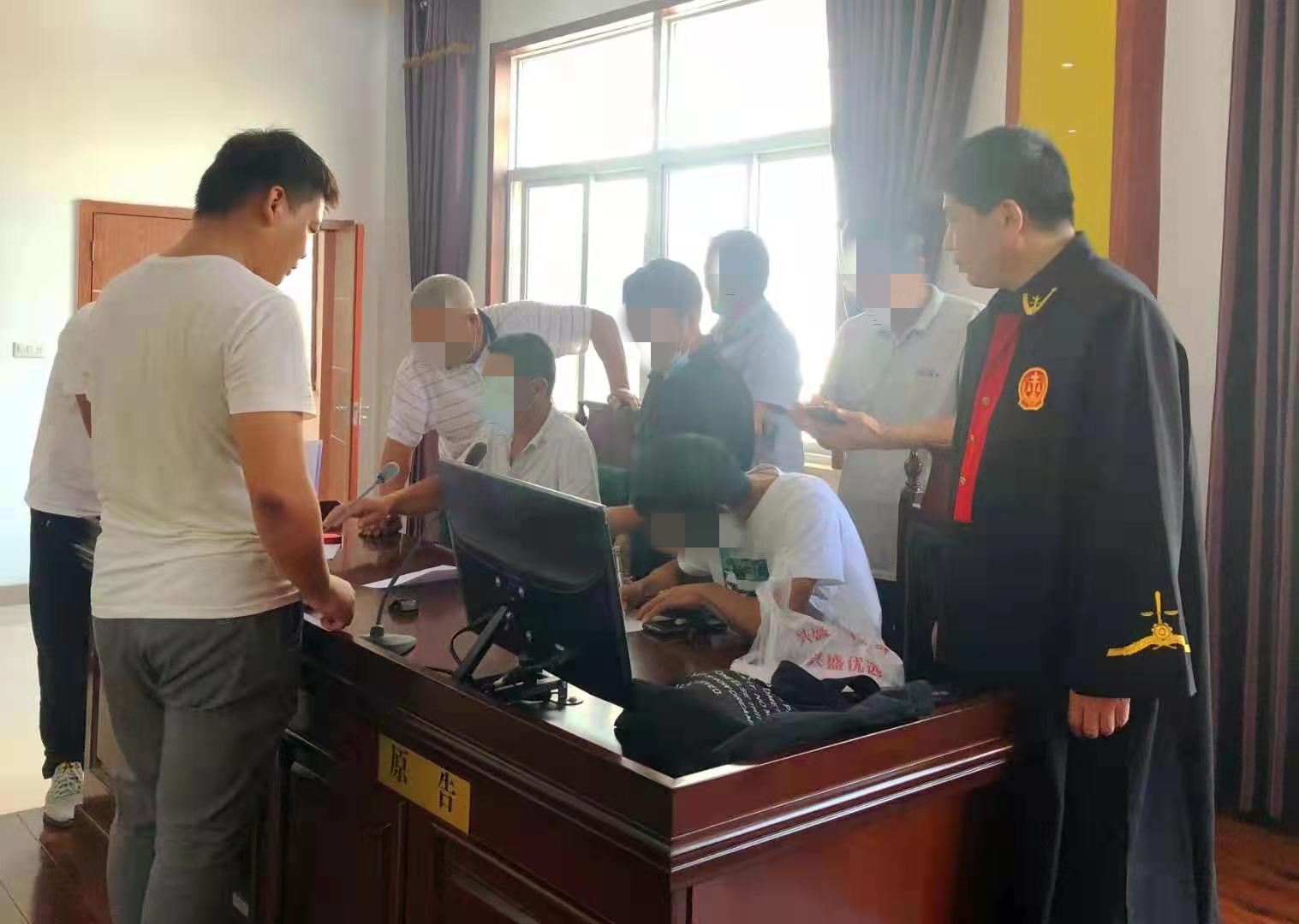 贾庙法庭调解.jpg 贾庙法庭调解.jpg