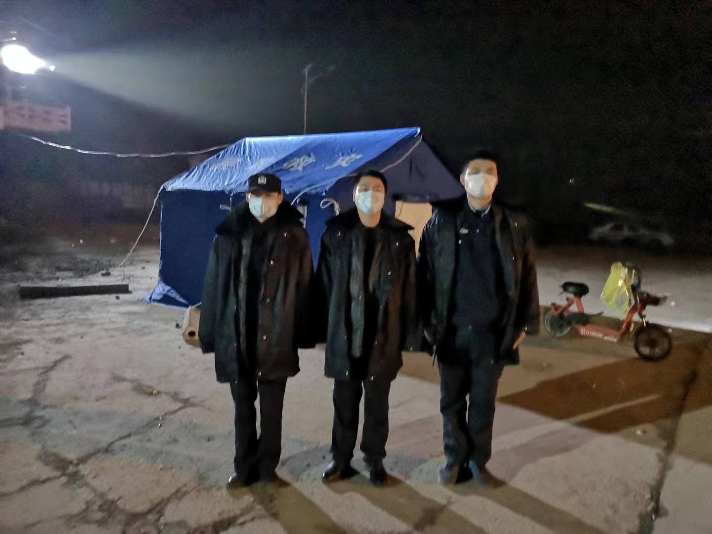 配图4 王成（右一）.jpg